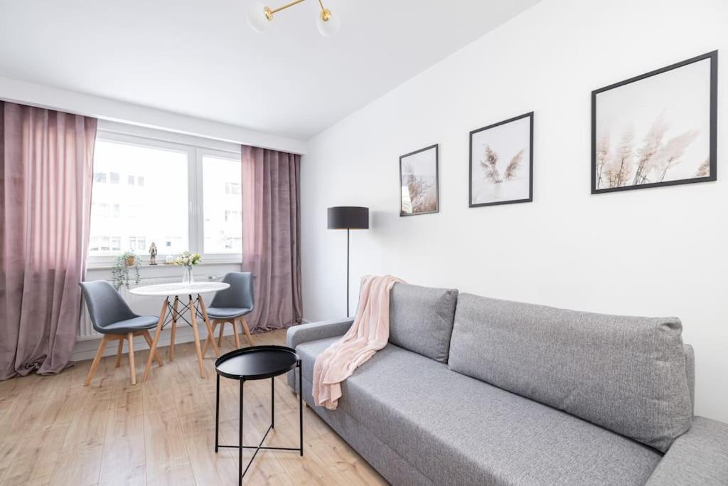 Apartment Comfy - 10' Walk To The ! Gdansk